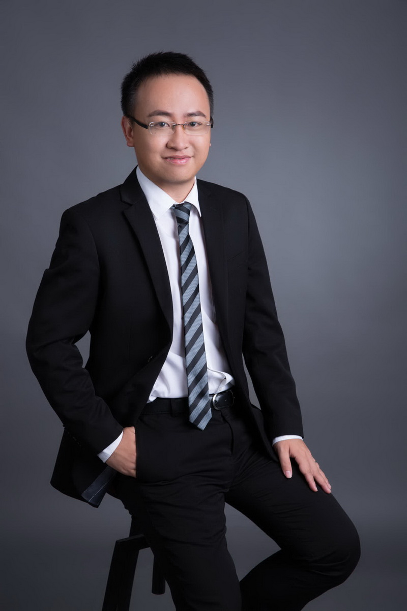 张振华律师本科毕业于中南大学法学院,研究生毕业于中国政法大学